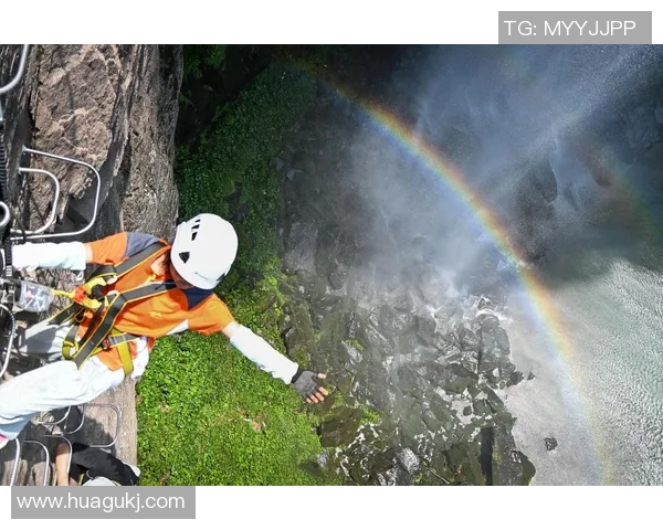 南京极限运动队在世界攀岩锦标赛中以50分领先其他队伍表现出色 南京极限运动队在世界攀岩锦标赛中以50分领先其他队伍表现出色